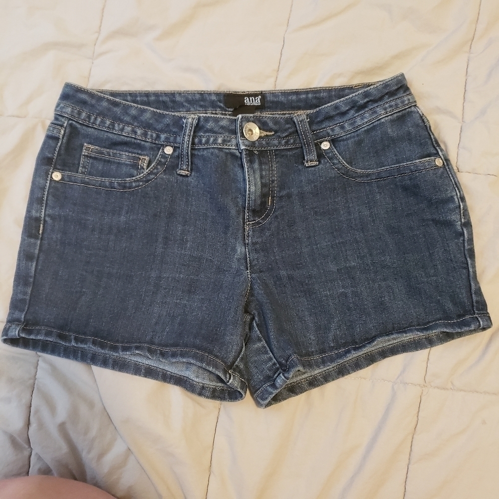 A.N.A. Denim Jean Shorts Medium Wash 5 Pocket Women's 4 Booty Summer Everyday